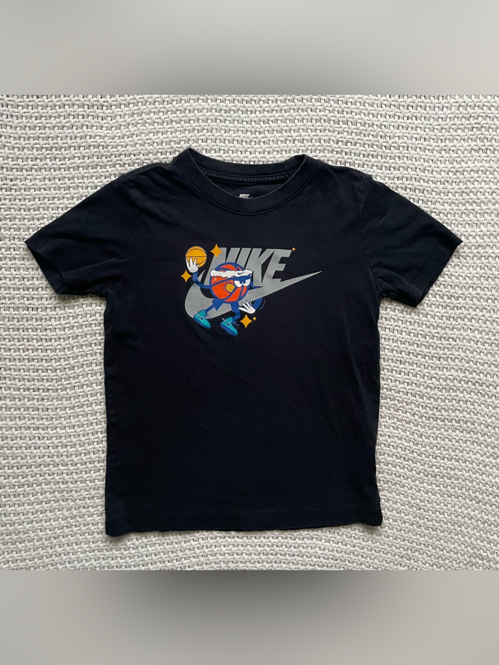 Nike Boys Graphic T-Shirt Black Cartoon Basketball Swoosh Crew Neck